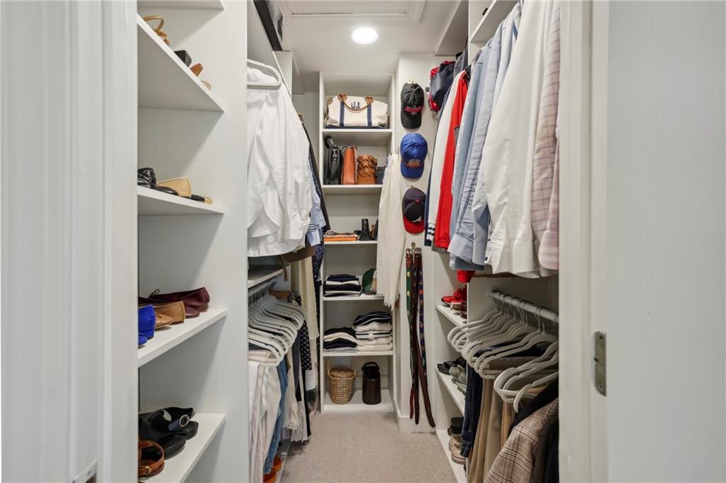 1922 Greystone Road NW