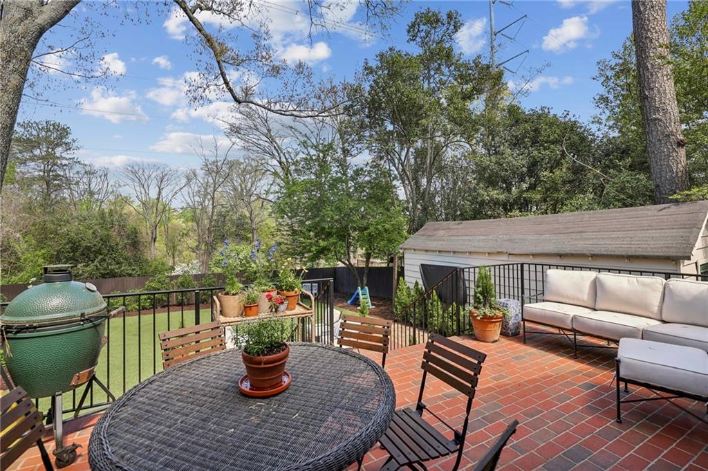 1922 Greystone Road NW