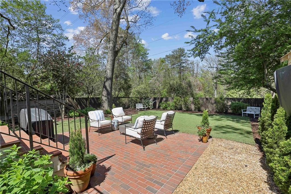 1922 Greystone Road NW