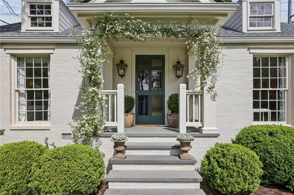 1922 Greystone Road NW