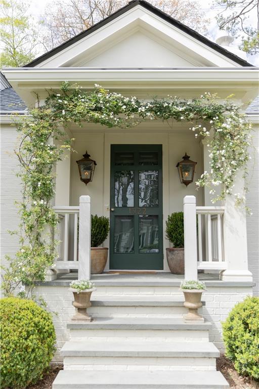 1922 Greystone Road NW