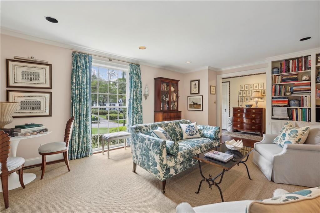 1922 Greystone Road NW