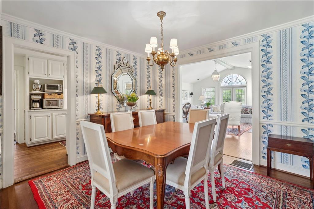 1922 Greystone Road NW