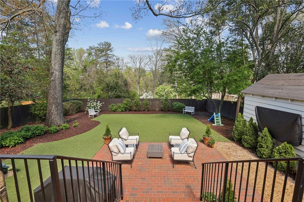 1922 Greystone Road NW