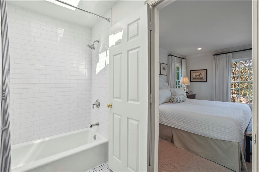 1922 Greystone Road NW