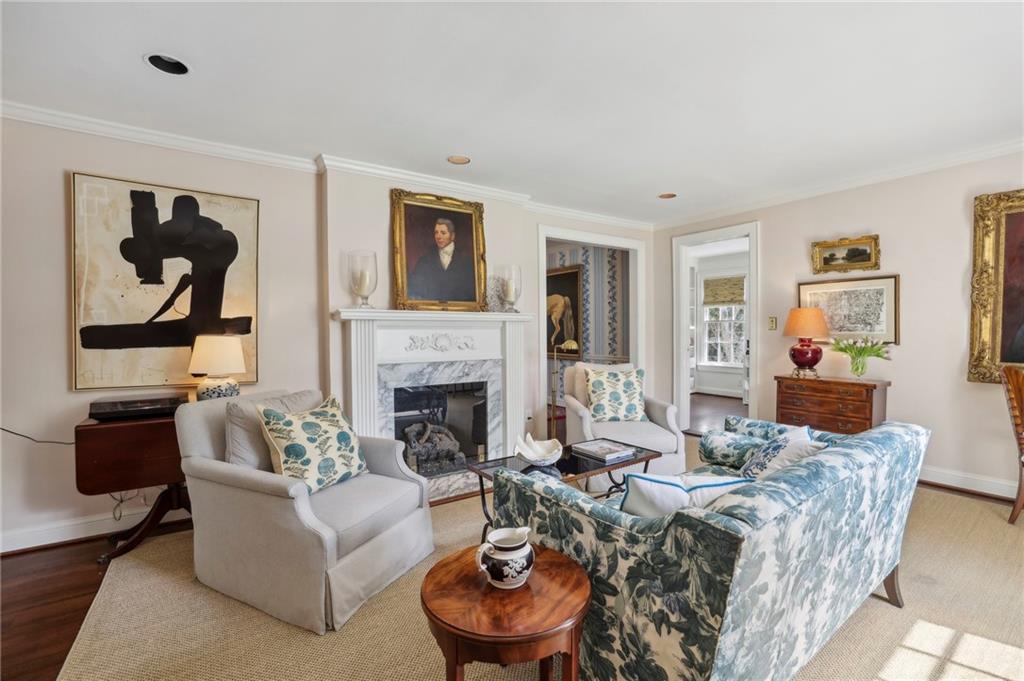 1922 Greystone Road NW