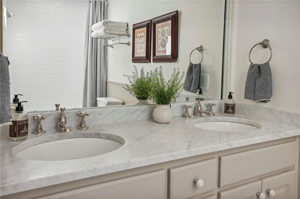 1922 Greystone Road NW