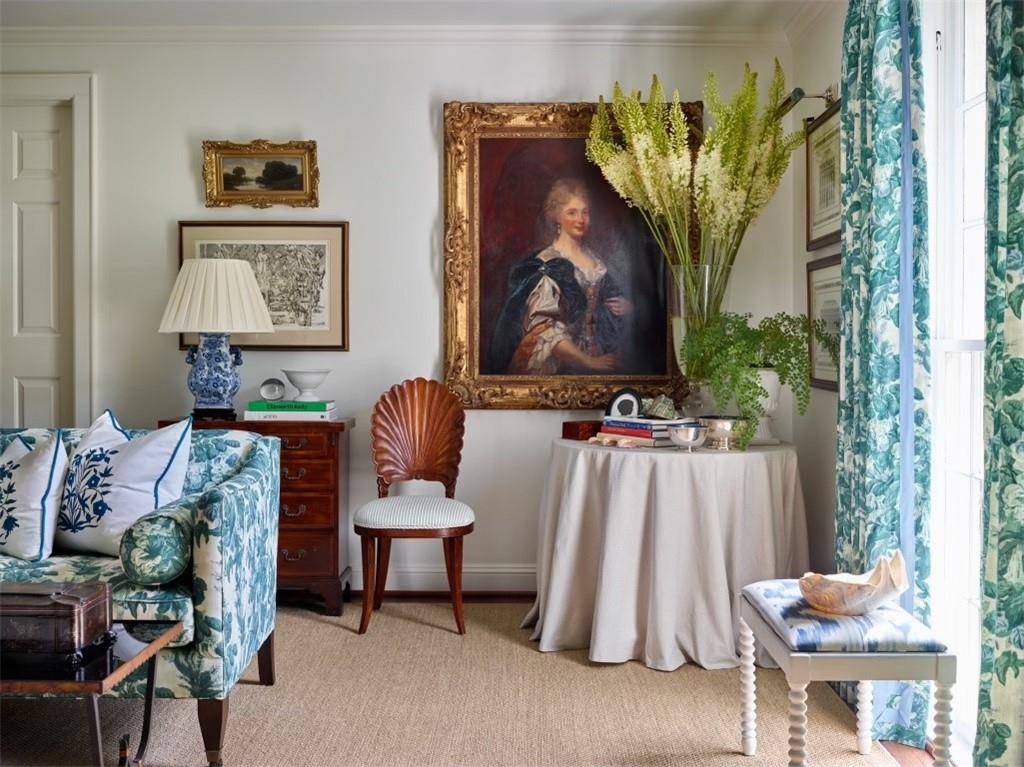 1922 Greystone Road NW