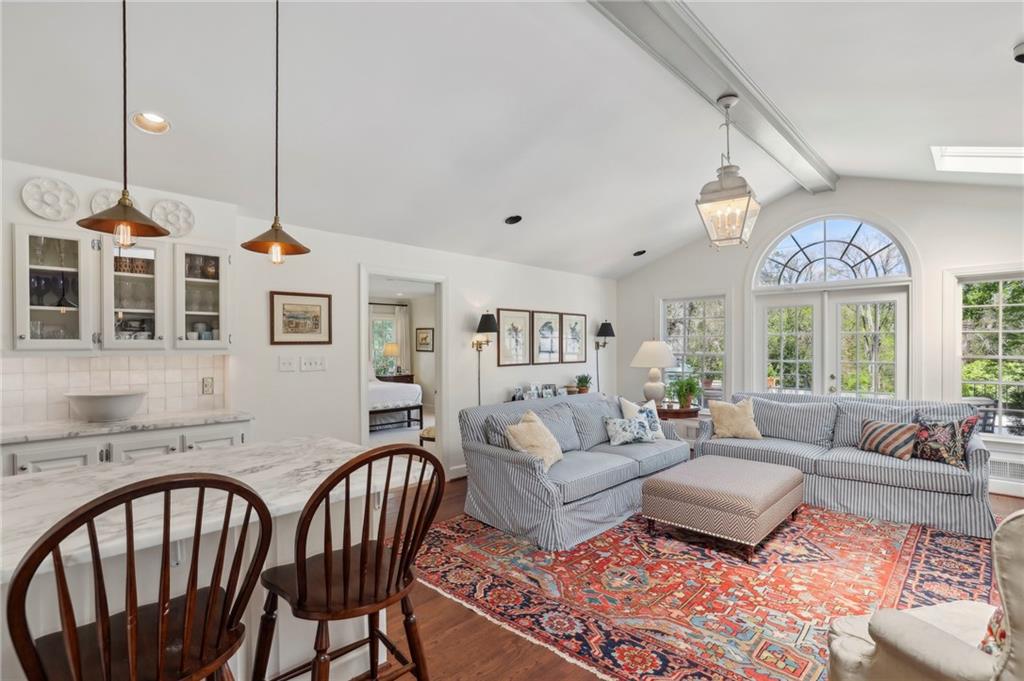 1922 Greystone Road NW