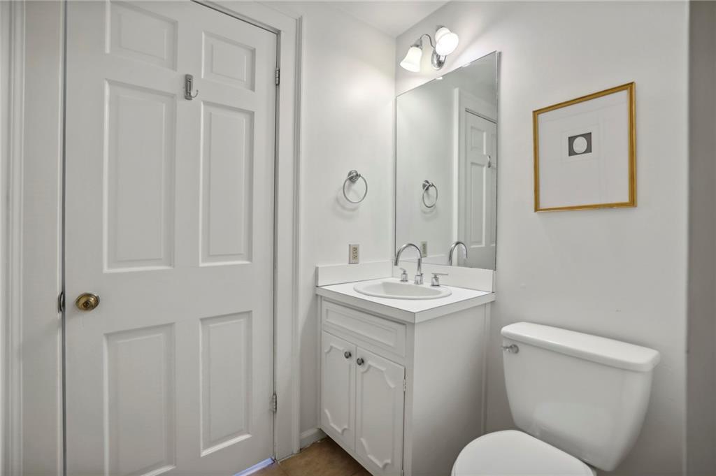 1922 Greystone Road NW