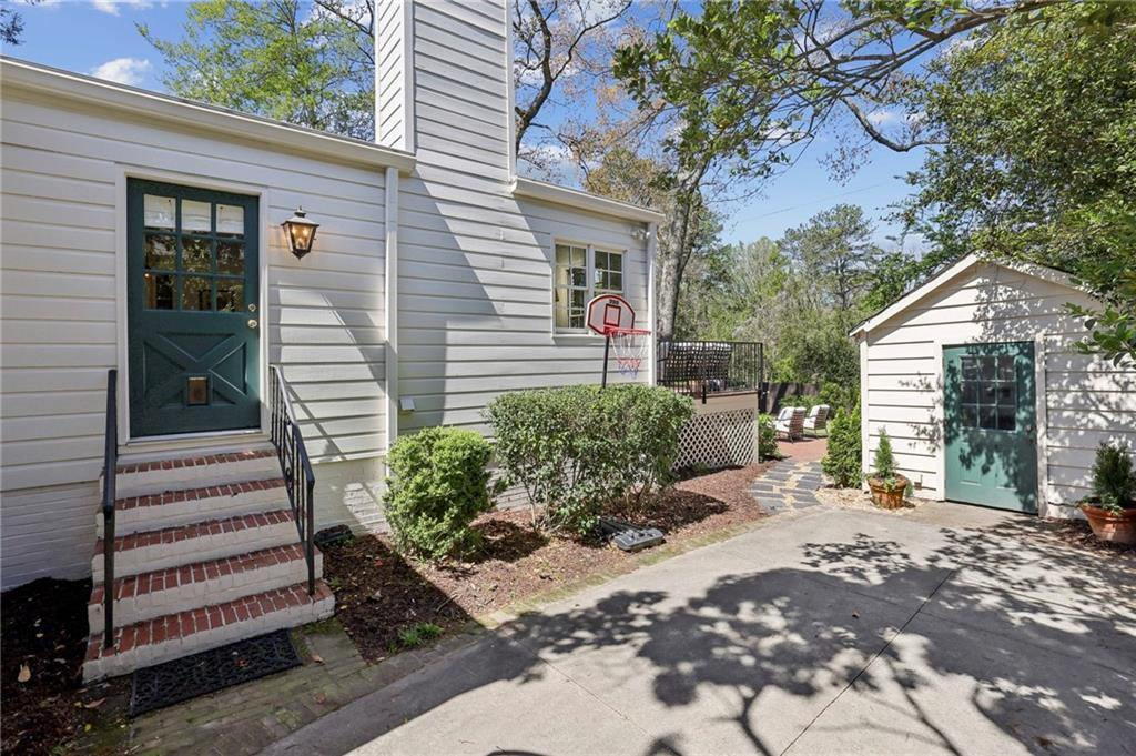 1922 Greystone Road NW