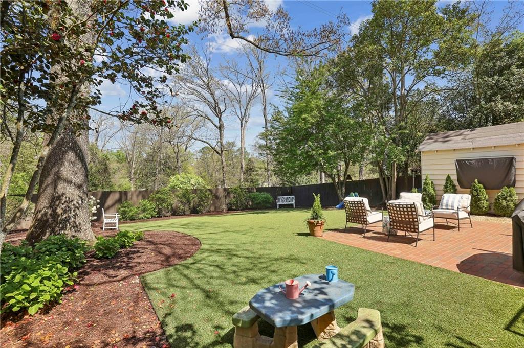 1922 Greystone Road NW