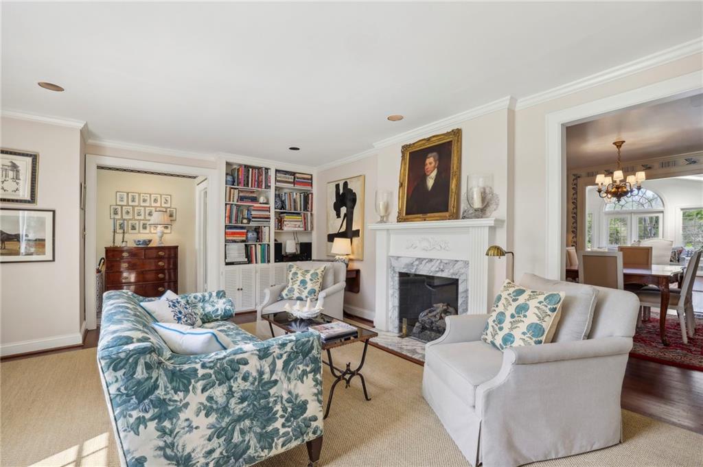 1922 Greystone Road NW