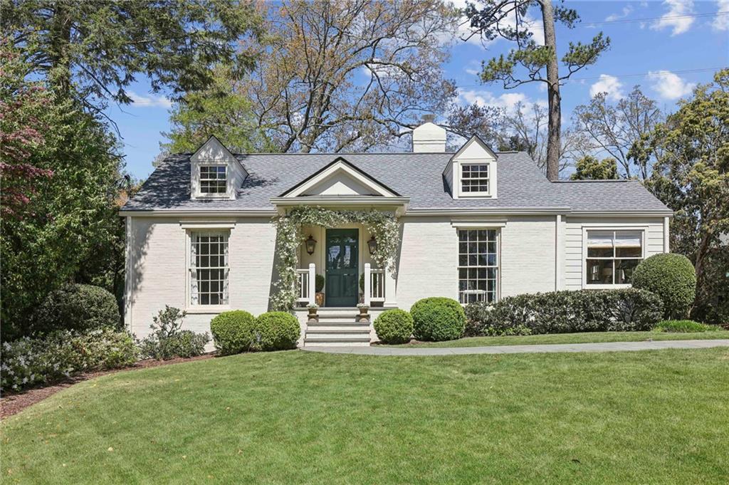 1922 Greystone Road NW