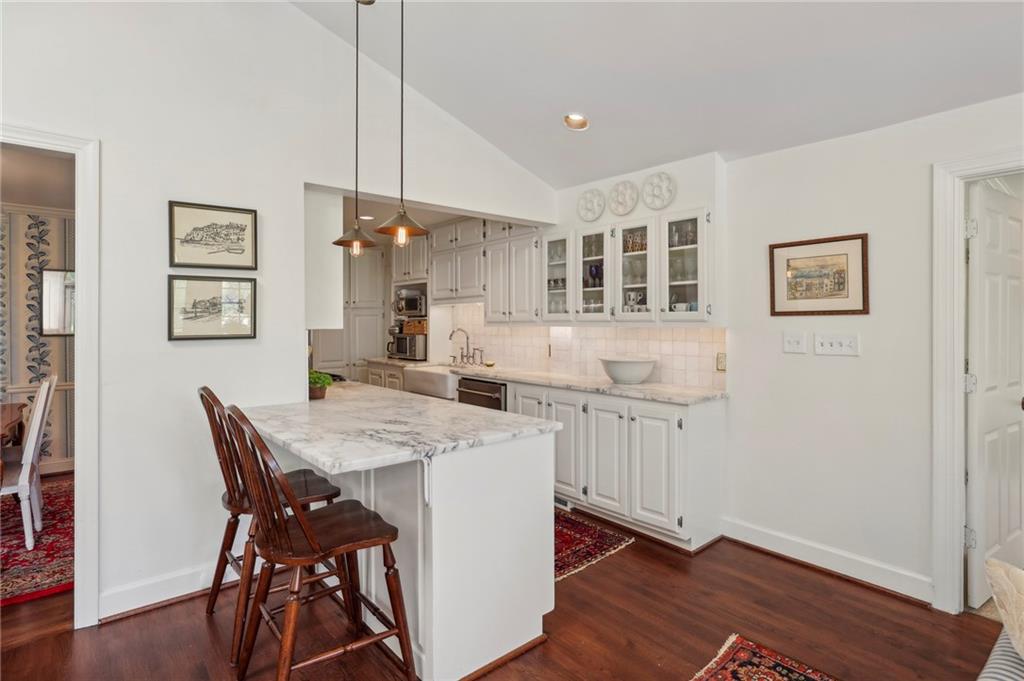 1922 Greystone Road NW