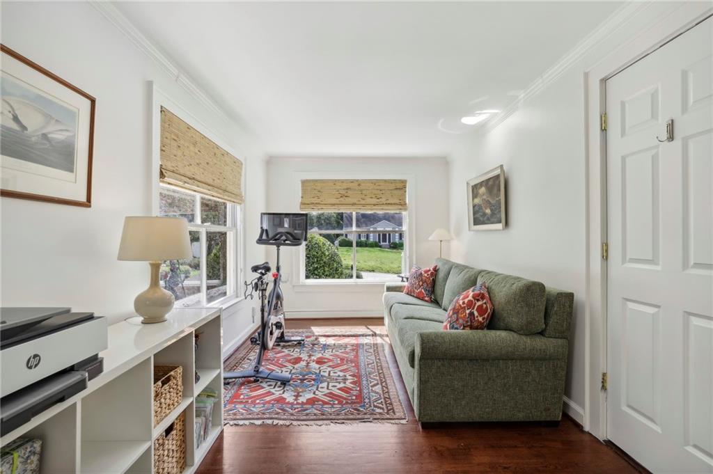 1922 Greystone Road NW