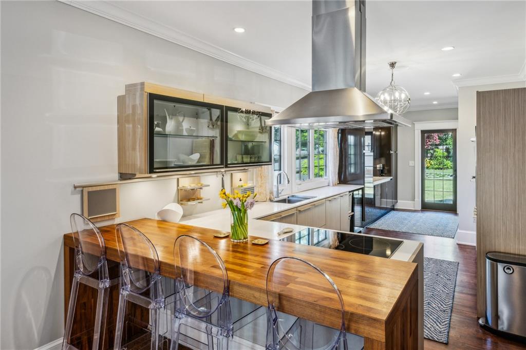 196 E Wesley Road NE