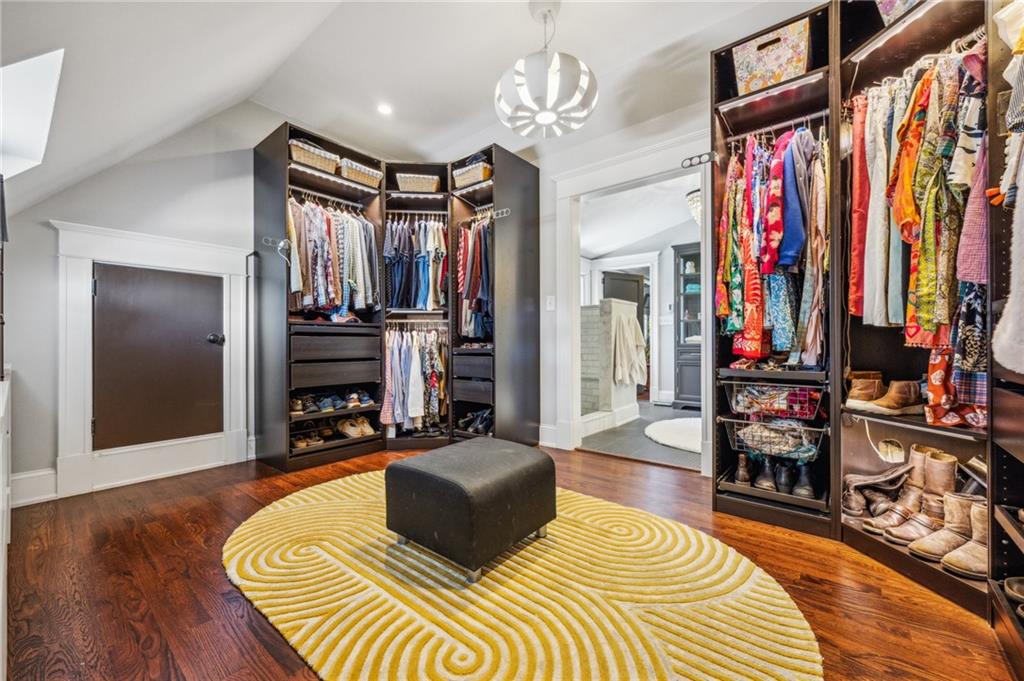 196 E Wesley Road NE