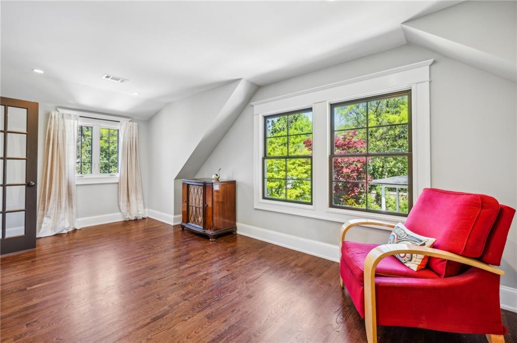 196 E Wesley Road NE