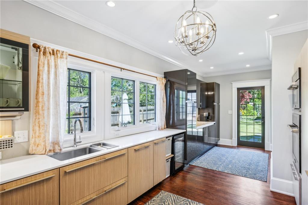 196 E Wesley Road NE