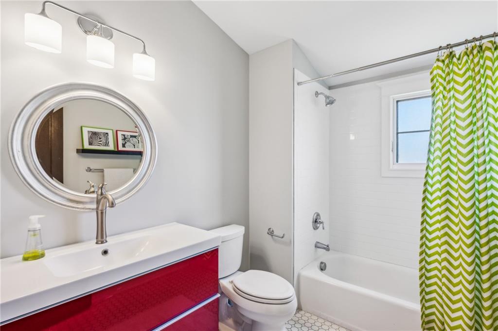 196 E Wesley Road NE