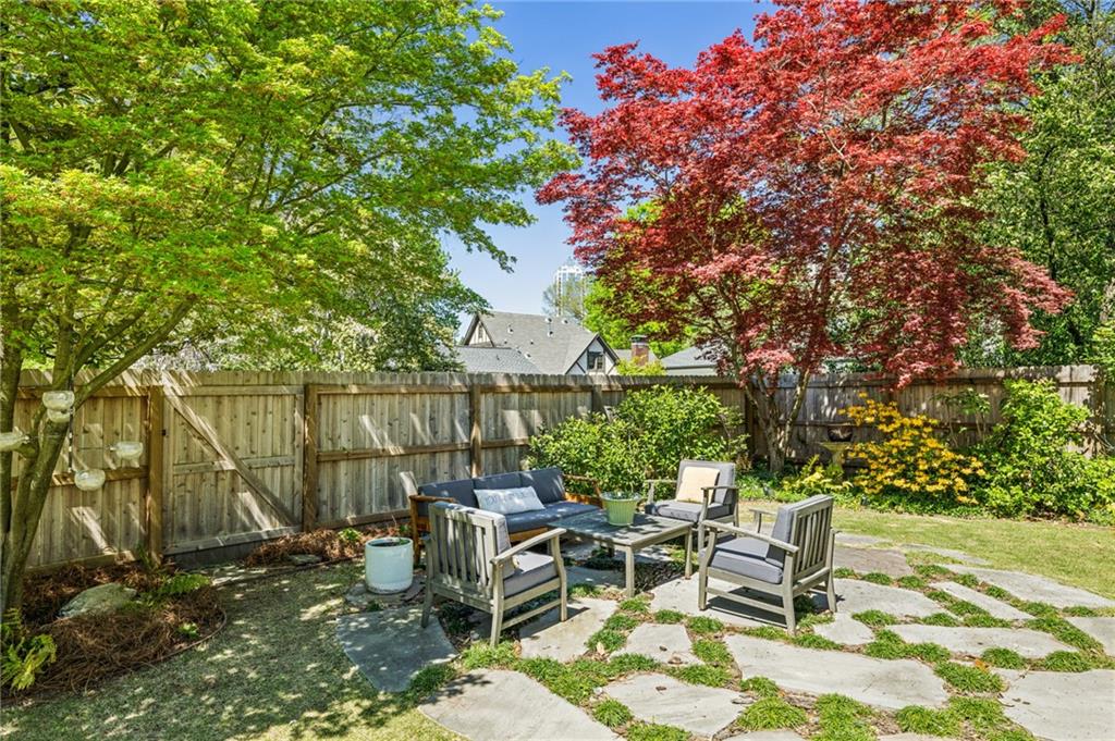 196 E Wesley Road NE