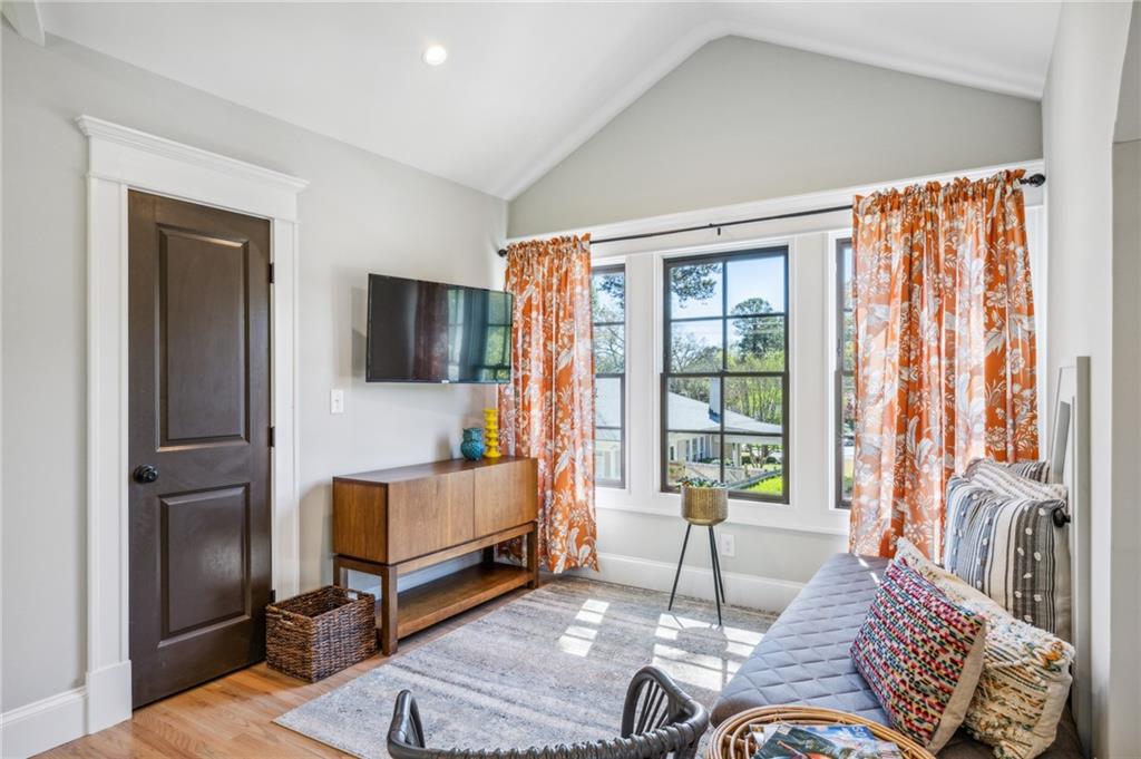 196 E Wesley Road NE