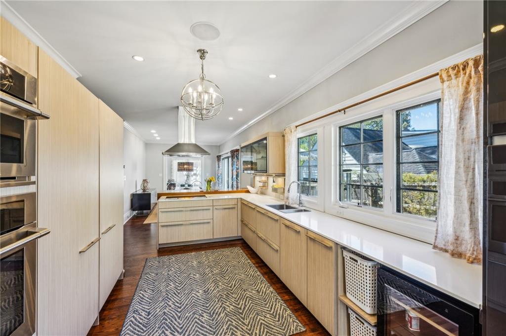 196 E Wesley Road NE