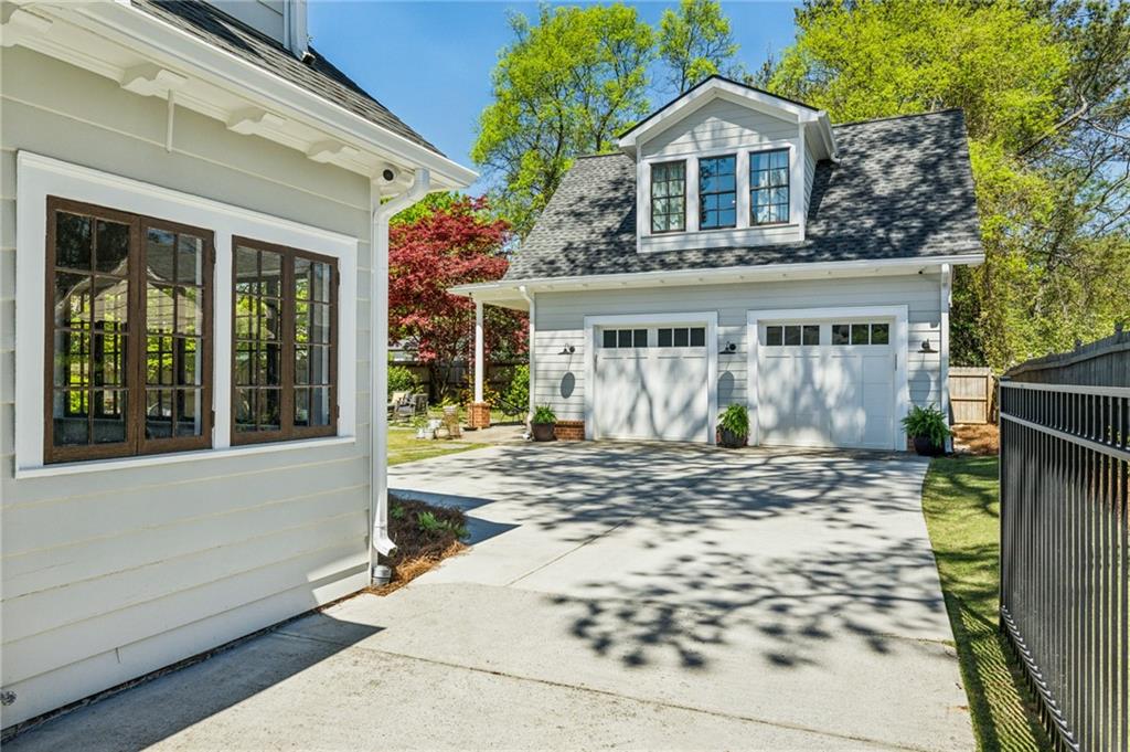 196 E Wesley Road NE