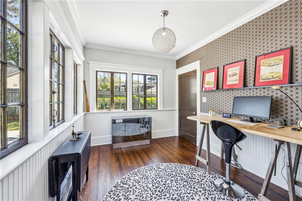 196 E Wesley Road NE