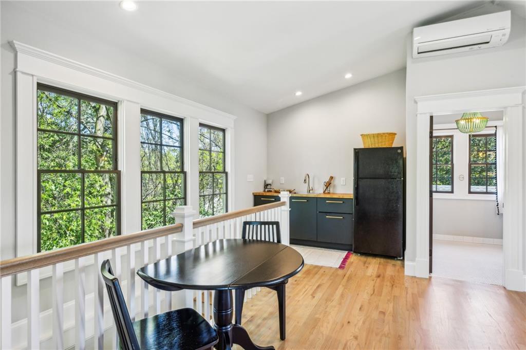 196 E Wesley Road NE