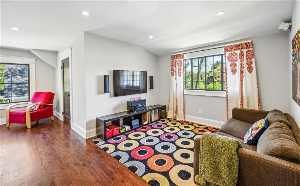 196 E Wesley Road NE