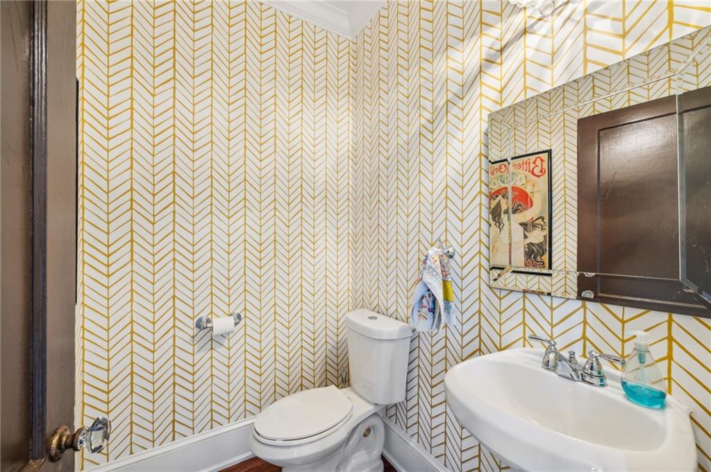 196 E Wesley Road NE