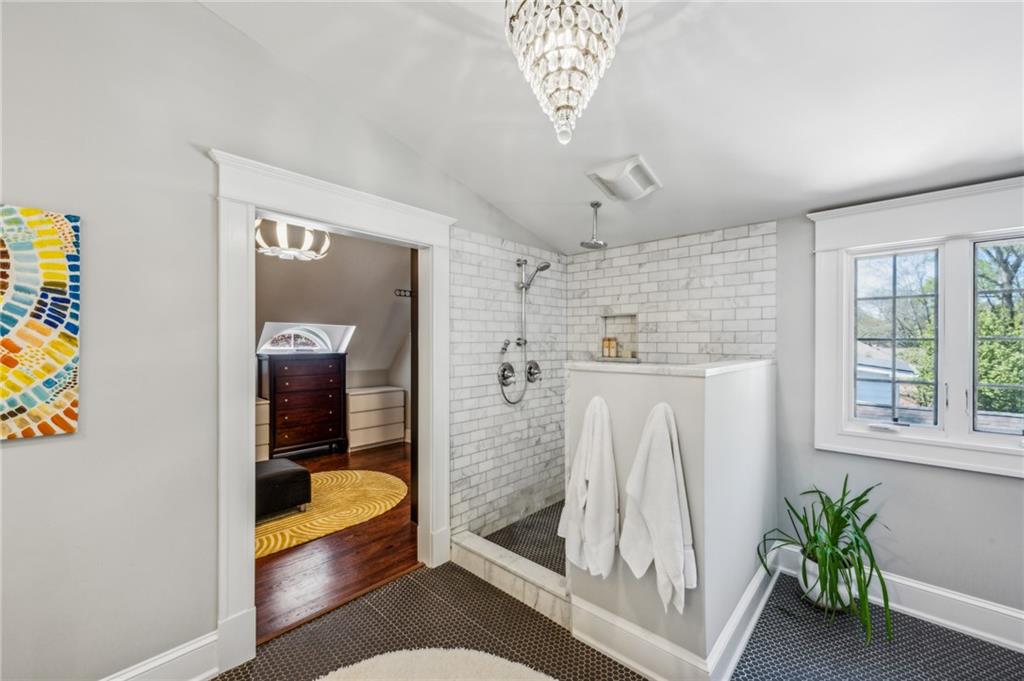 196 E Wesley Road NE