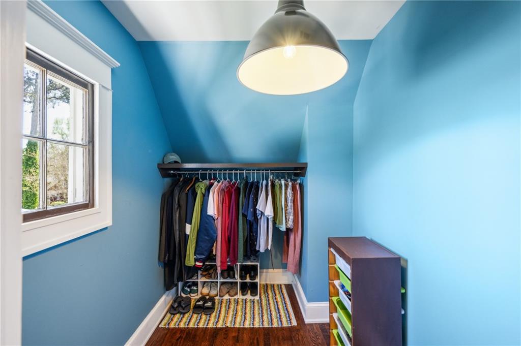 196 E Wesley Road NE