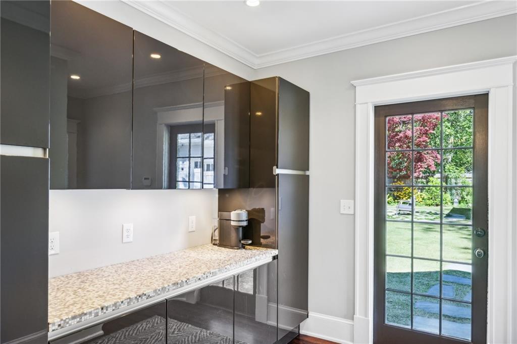 196 E Wesley Road NE