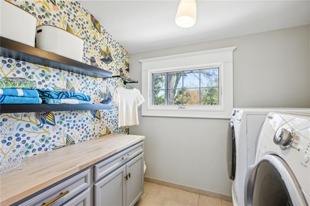 196 E Wesley Road NE