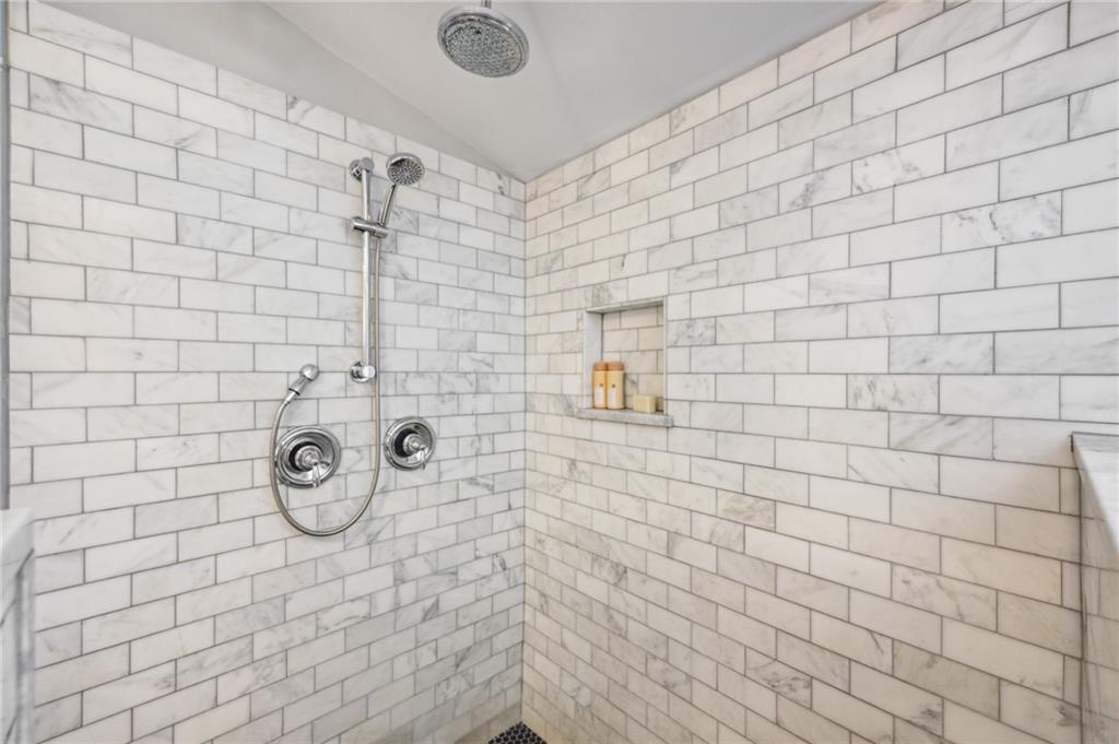 196 E Wesley Road NE