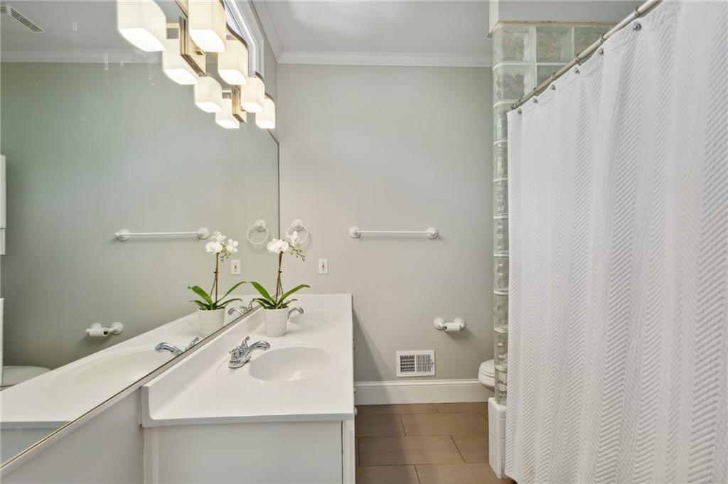 1914 Ardmore Road NW