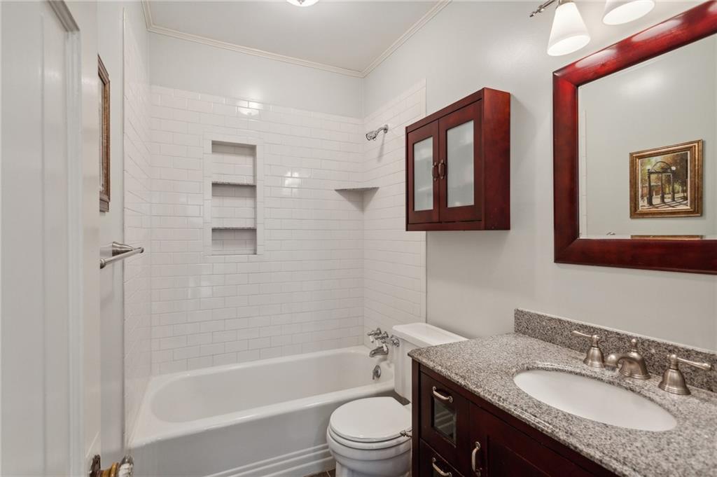 1914 Ardmore Road NW