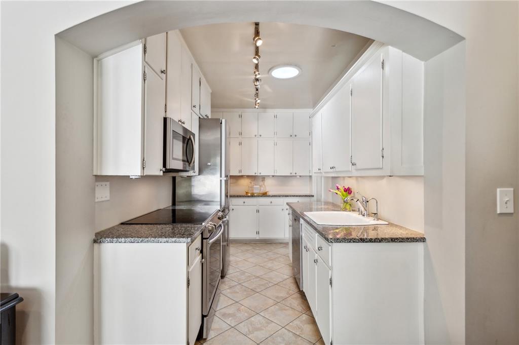 1914 Ardmore Road NW