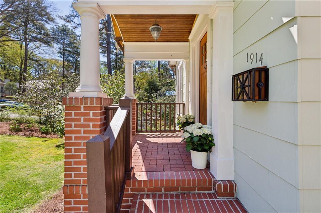 1914 Ardmore Road NW