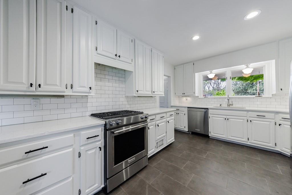 2879 Castlewood Drive