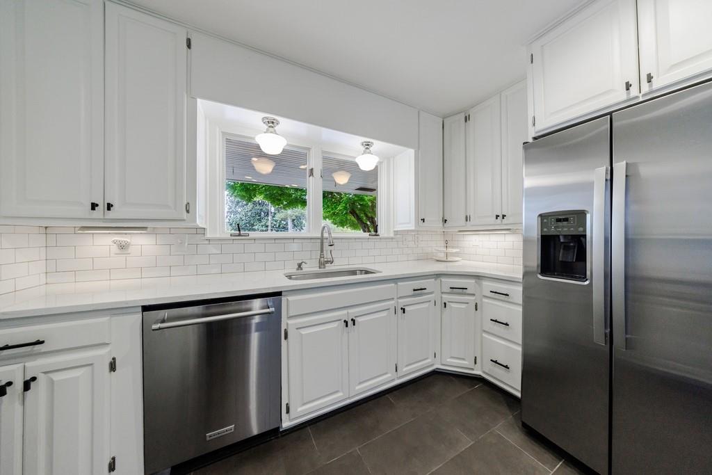 2879 Castlewood Drive