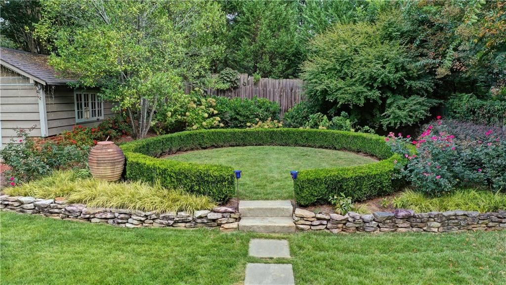 76 Huntington Road NE