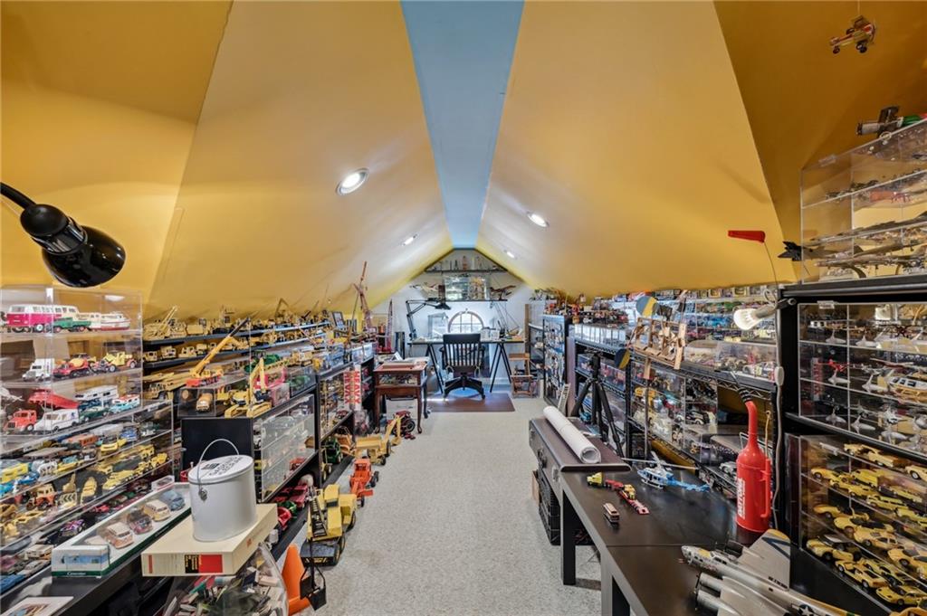 76 Huntington Road NE