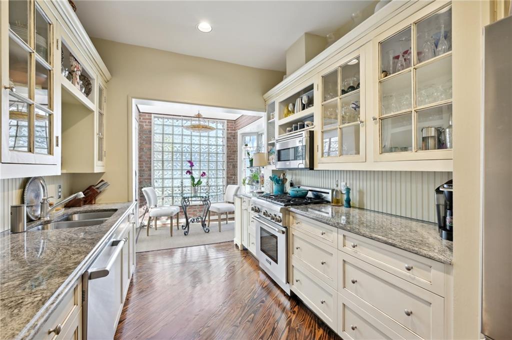 76 Huntington Road NE