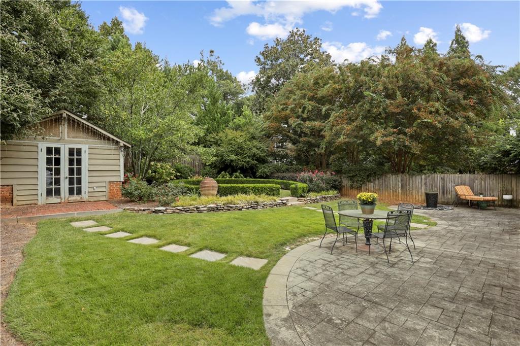 76 Huntington Road NE