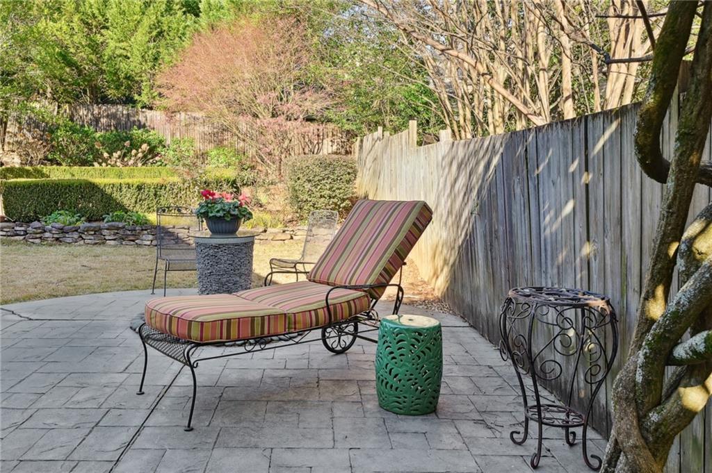 76 Huntington Road NE