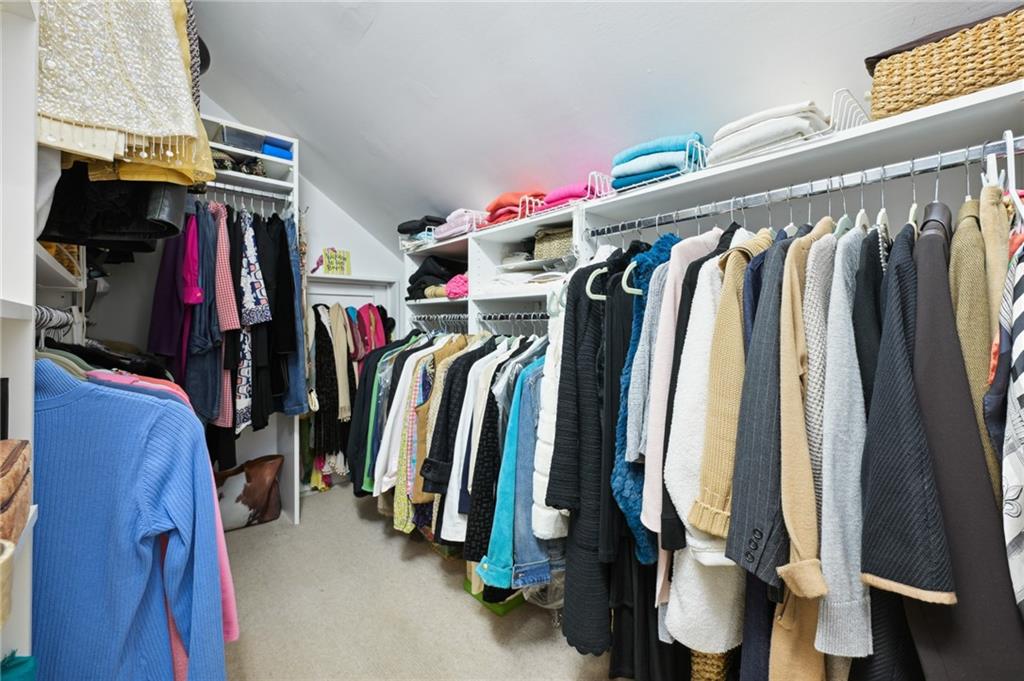 76 Huntington Road NE